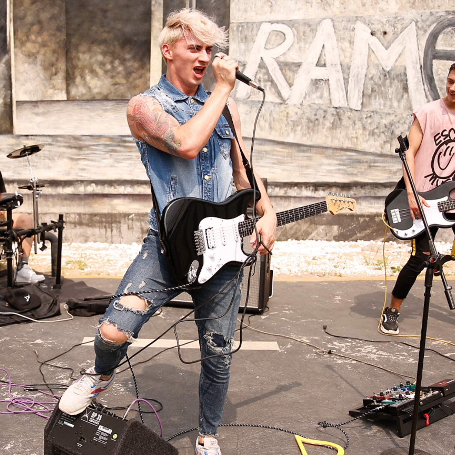 Donner DST-100 Electric Guitar Kit - Image 16